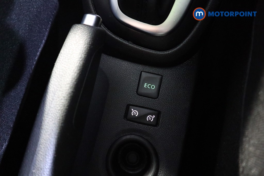 Renault Captur Iconic Automatic Petrol SUV - Stock Number (1586390) - 9th supplementary image