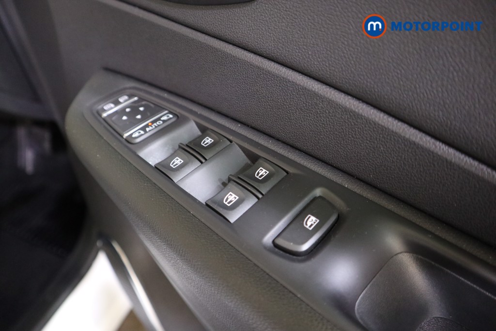 Renault Captur Iconic Automatic Petrol SUV - Stock Number (1586390) - 12th supplementary image