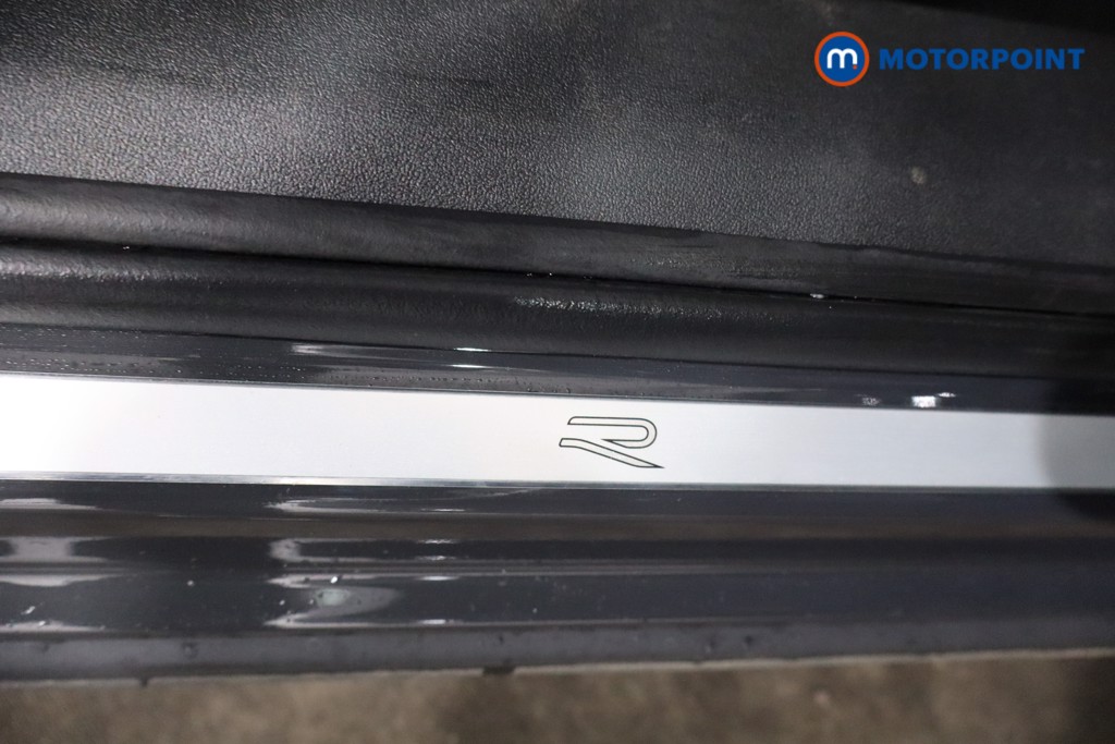 Volkswagen Tiguan R-Line Automatic Petrol SUV - Stock Number (1586907) - 22nd supplementary image