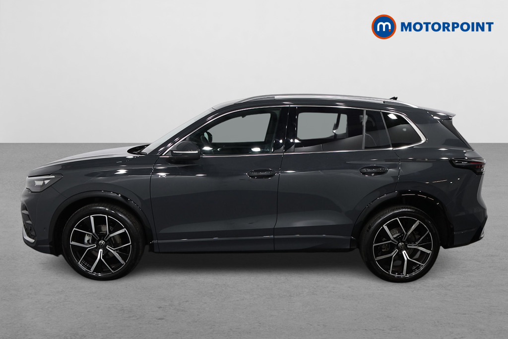 Volkswagen Tiguan R-Line Automatic Petrol SUV - Stock Number (1586912) - Passenger side
