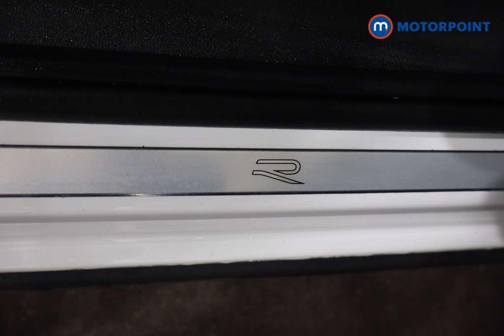 Volkswagen Tiguan R-Line Automatic Petrol SUV - Stock Number (1586913) - 23rd supplementary image