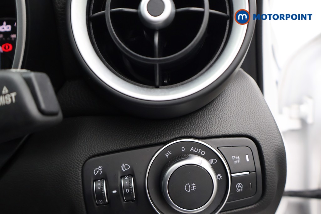 Alfa Romeo Giulia Sprint Automatic Petrol Saloon - Stock Number (1586961) - 8th supplementary image