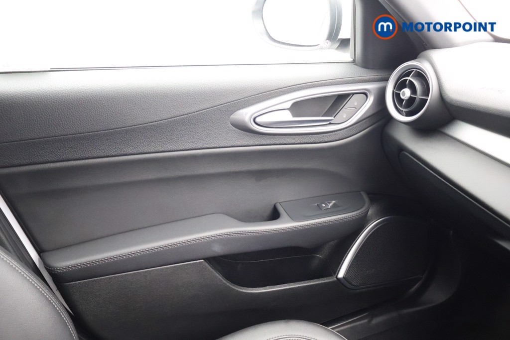 Alfa Romeo Giulia Sprint Automatic Petrol Saloon - Stock Number (1586961) - 13th supplementary image