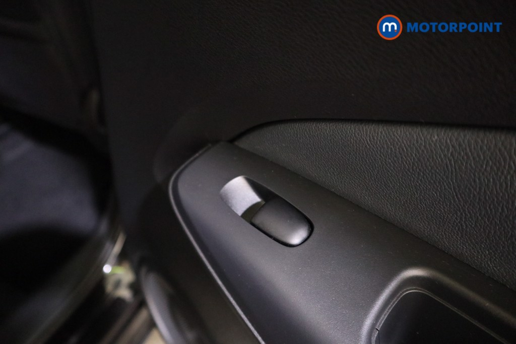 Nissan Juke N-Connecta Automatic Petrol SUV - Stock Number (1587159) - 17th supplementary image