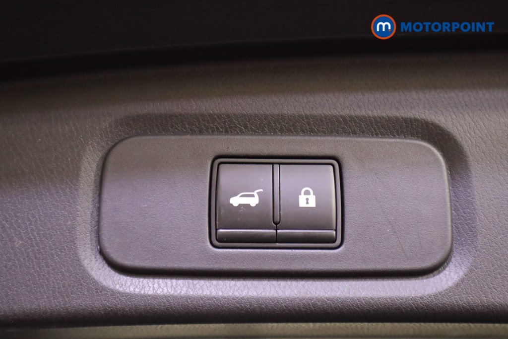 Nissan Qashqai Tekna Manual Petrol SUV - Stock Number (1589453) - 21st supplementary image