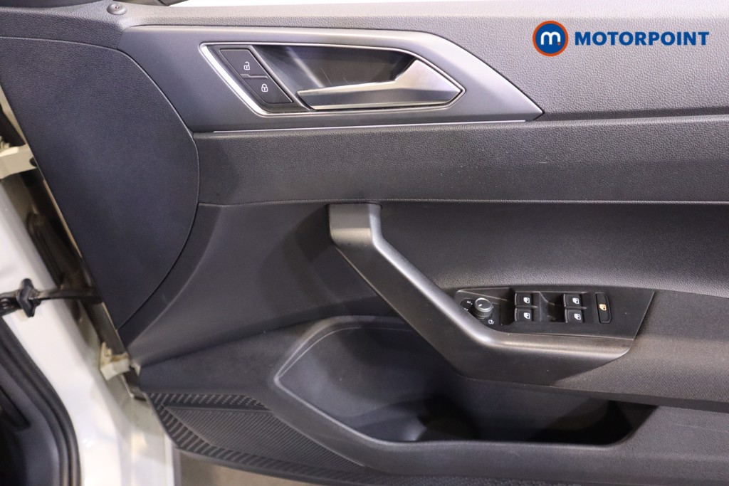Volkswagen Polo R-Line Manual Petrol Hatchback - Stock Number (1589712) - 9th supplementary image