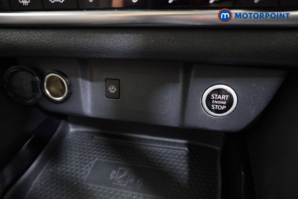 Nissan Qashqai Premiere Edition Manual Petrol SUV - Stock Number (1541644) - 8th supplementary image