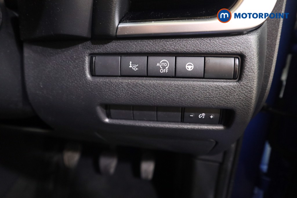 Nissan Qashqai Premiere Edition Manual Petrol SUV - Stock Number (1541644) - 11th supplementary image