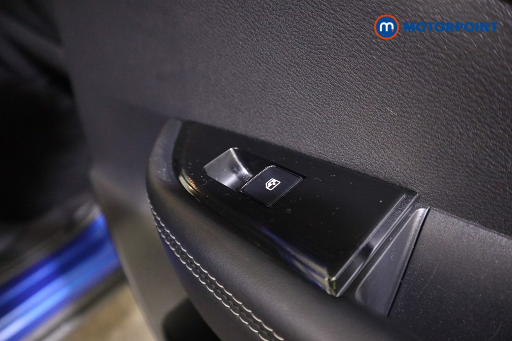 Nissan Qashqai Premiere Edition Manual Petrol SUV - Stock Number (1541644) - 17th supplementary image