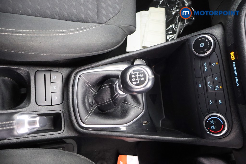 Ford Fiesta Zetec Manual Petrol Hatchback - Stock Number (1566645) - 9th supplementary image