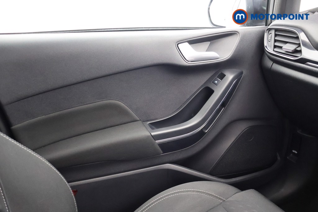 Ford Fiesta Zetec Manual Petrol Hatchback - Stock Number (1566645) - 11th supplementary image