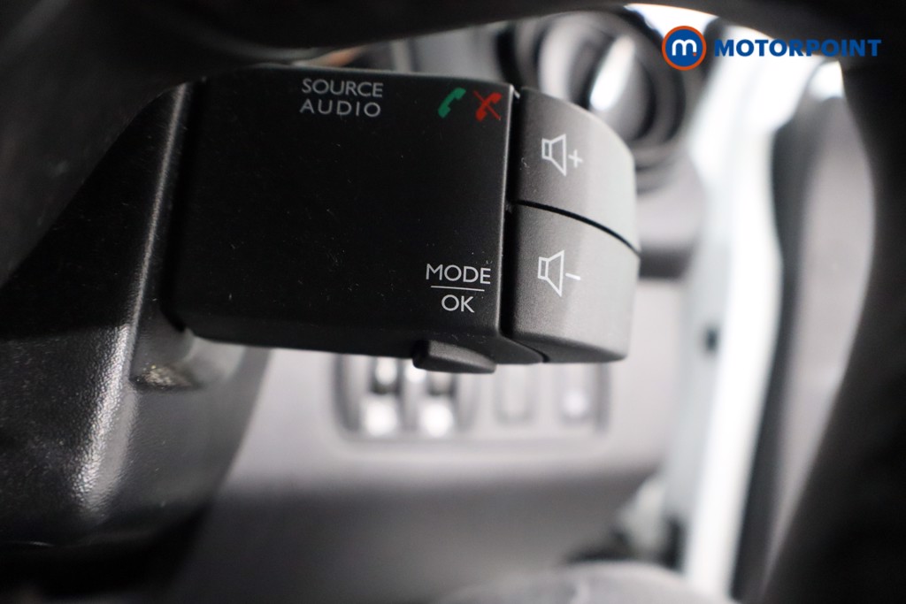 Renault Clio Play Manual Petrol Hatchback - Stock Number (1581612) - 17th supplementary image