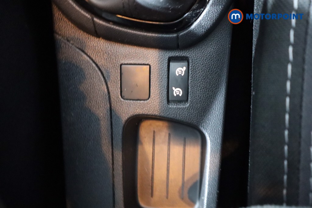 Renault Clio Play Manual Petrol Hatchback - Stock Number (1581612) - 20th supplementary image