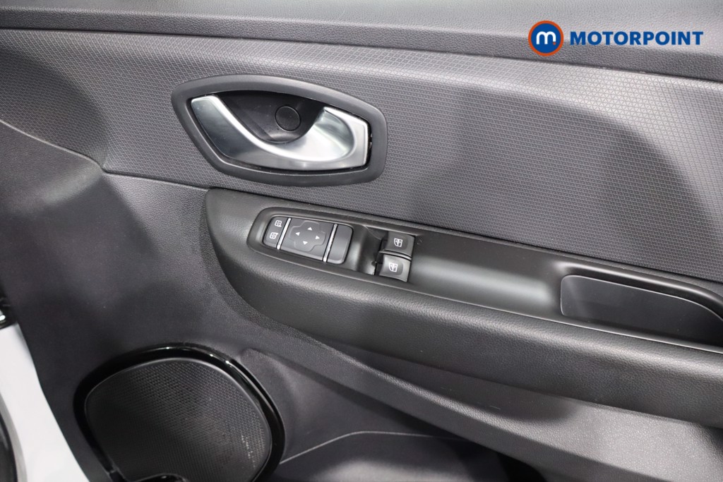 Renault Clio Play Manual Petrol Hatchback - Stock Number (1581612) - 22nd supplementary image