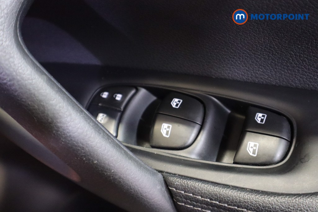 Nissan Qashqai N-Connecta Automatic Petrol SUV - Stock Number (1583191) - 11th supplementary image