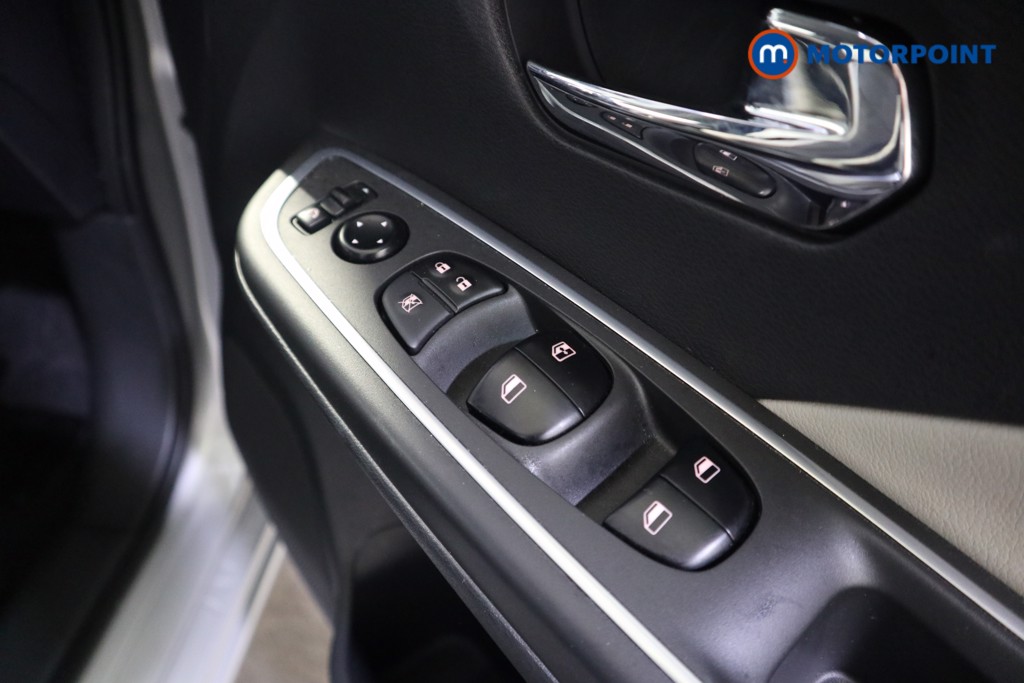 Nissan Micra Tekna Automatic Petrol Hatchback - Stock Number (1588787) - 13th supplementary image