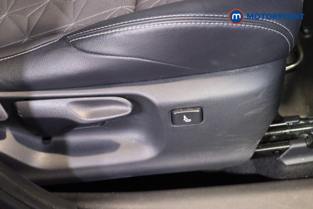 Toyota Yaris Cross Excel Automatic Petrol-Electric Hybrid Estate - Stock Number (1589797) - 16th supplementary image