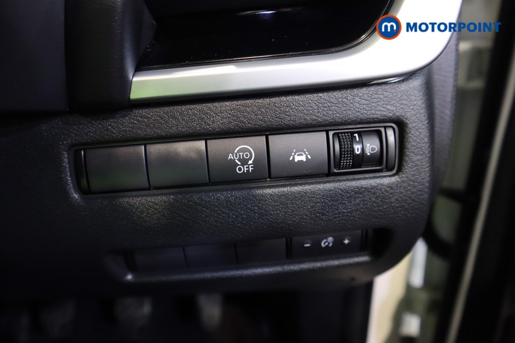 Nissan Qashqai N-Connecta Manual Petrol SUV - Stock Number (1590023) - 12th supplementary image