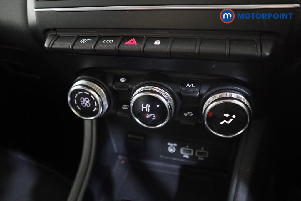 Renault Captur Iconic Automatic Petrol SUV - Stock Number (1575182) - 8th supplementary image