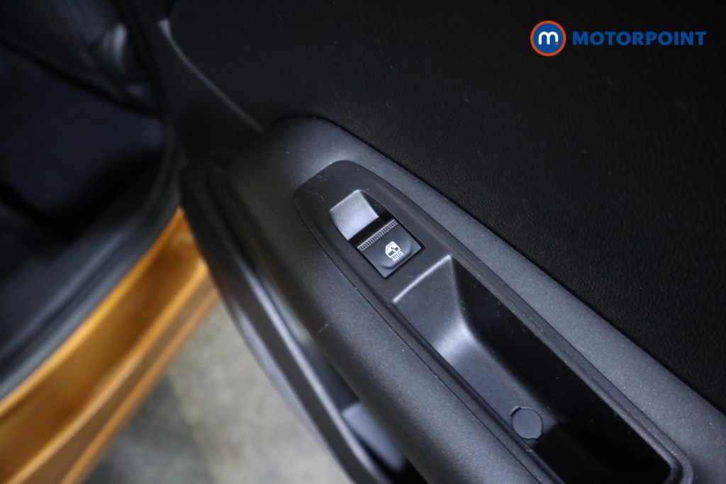 Renault Captur Iconic Automatic Petrol SUV - Stock Number (1575182) - 17th supplementary image