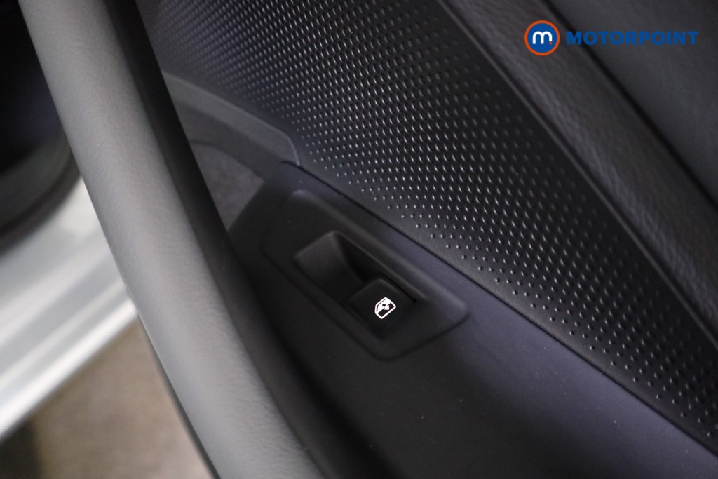 Volkswagen Passat Life Automatic Petrol Plug-In Hybrid Estate - Stock Number (1578123) - 20th supplementary image