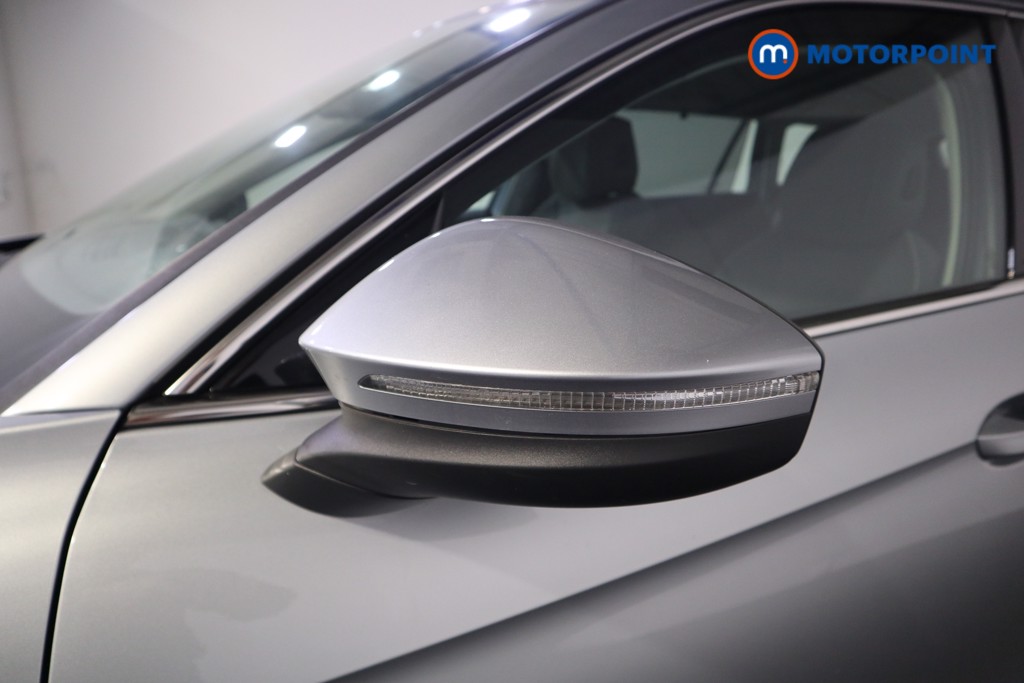 Volkswagen Passat Life Automatic Petrol Plug-In Hybrid Estate - Stock Number (1578123) - 34th supplementary image