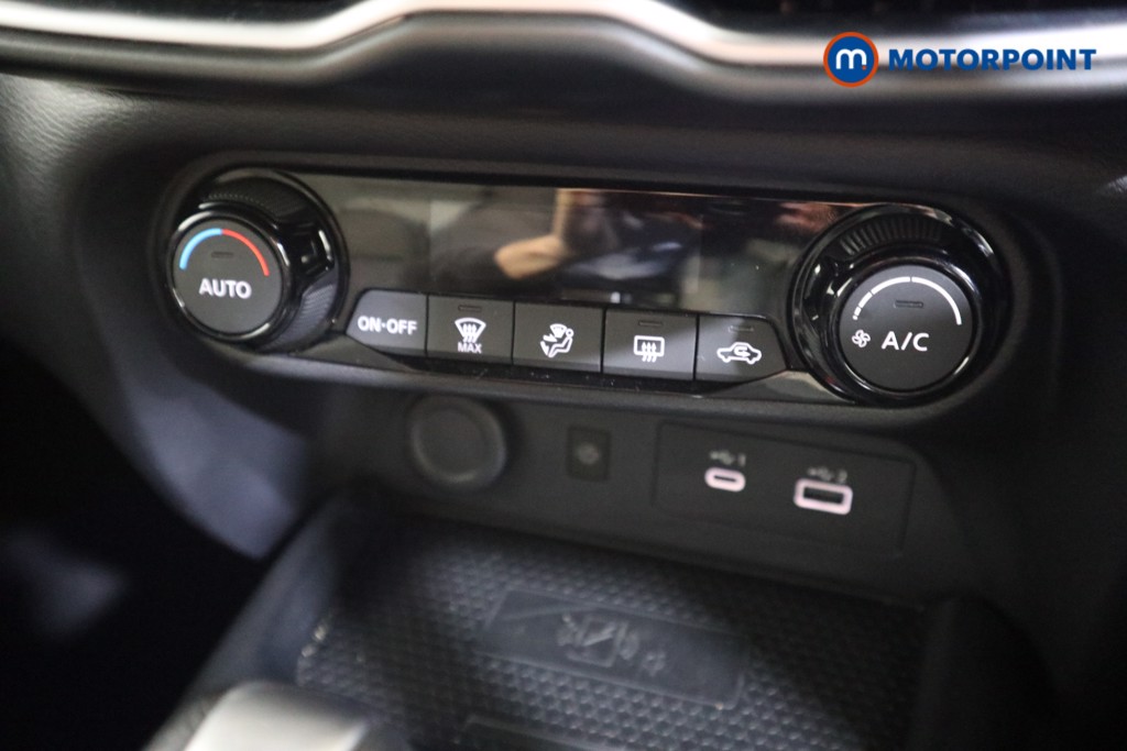 Nissan Juke N-Connecta Automatic Petrol SUV - Stock Number (1582786) - 7th supplementary image