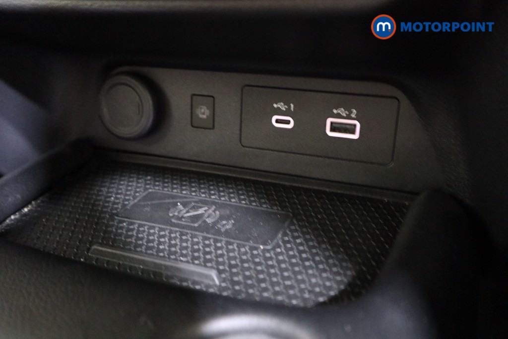 Nissan Juke N-Connecta Automatic Petrol SUV - Stock Number (1582786) - 8th supplementary image