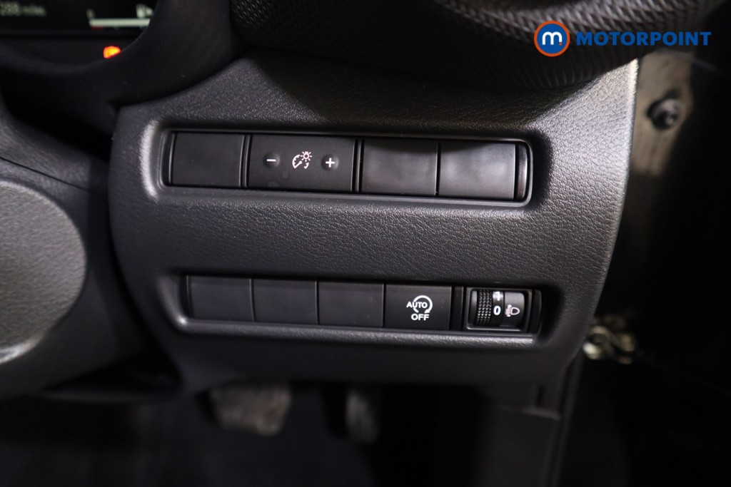 Nissan Juke N-Connecta Automatic Petrol SUV - Stock Number (1582786) - 11th supplementary image