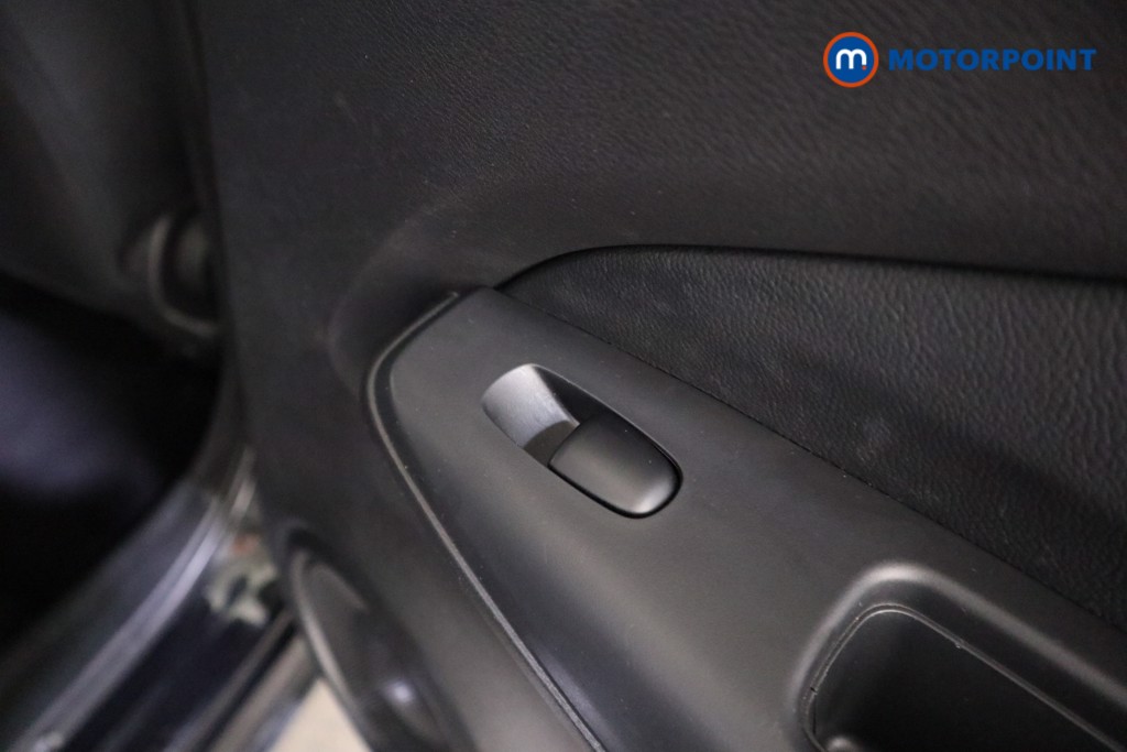 Nissan Juke N-Connecta Automatic Petrol SUV - Stock Number (1582786) - 17th supplementary image