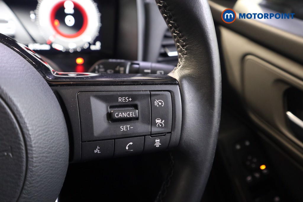 Nissan Qashqai N-Connecta Manual Petrol SUV - Stock Number (1587749) - 4th supplementary image
