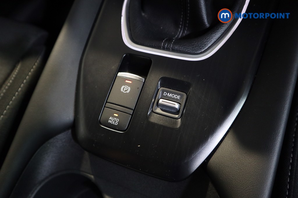Nissan Qashqai N-Connecta Manual Petrol SUV - Stock Number (1587749) - 9th supplementary image