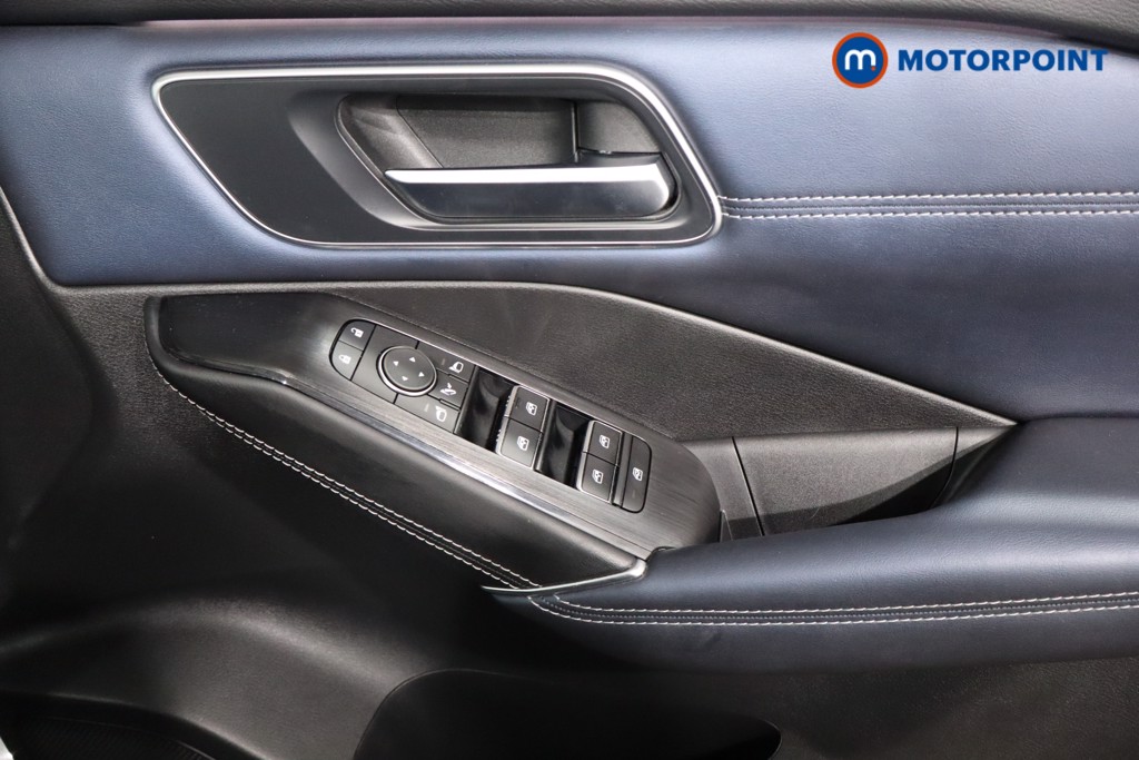 Nissan Qashqai Tekna Manual Petrol SUV - Stock Number (1588153) - 23rd supplementary image
