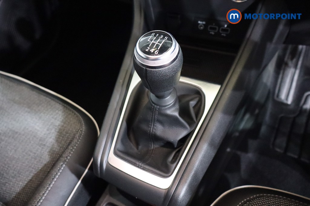 Renault Captur Se Edition Manual Petrol SUV - Stock Number (1586866) - 12th supplementary image