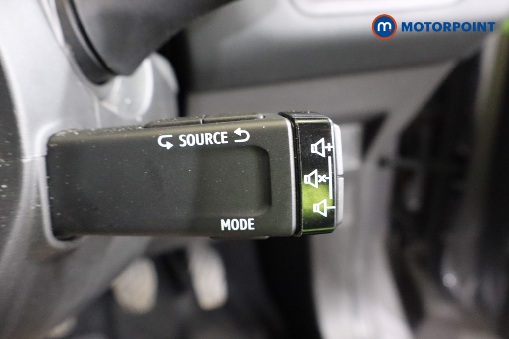 Renault Captur Se Edition Manual Petrol SUV - Stock Number (1586866) - 18th supplementary image