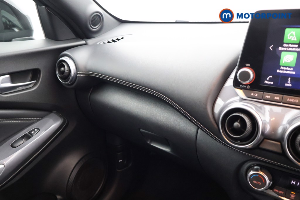 Nissan Juke N-Connecta Manual Petrol SUV - Stock Number (1579689) - 12th supplementary image
