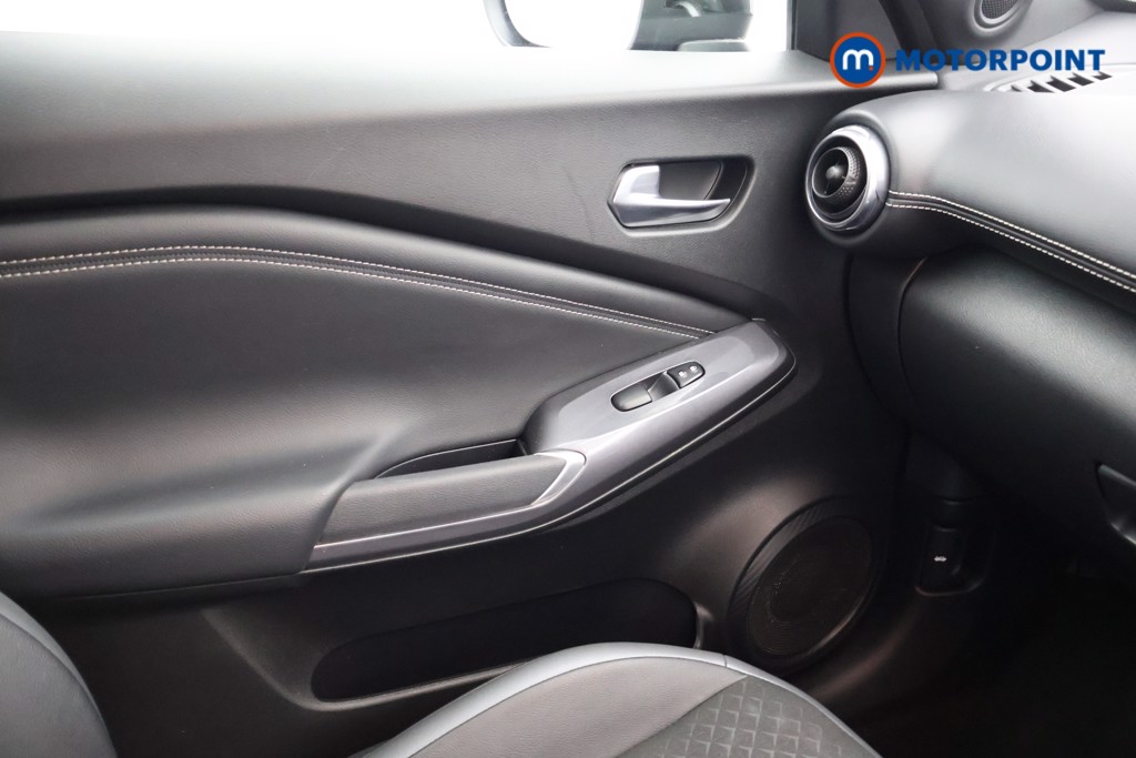 Nissan Juke N-Connecta Manual Petrol SUV - Stock Number (1579689) - 13th supplementary image