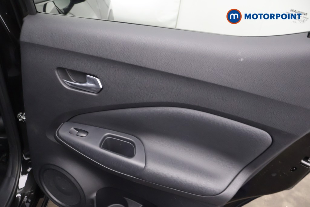 Nissan Juke N-Connecta Manual Petrol SUV - Stock Number (1579689) - 19th supplementary image