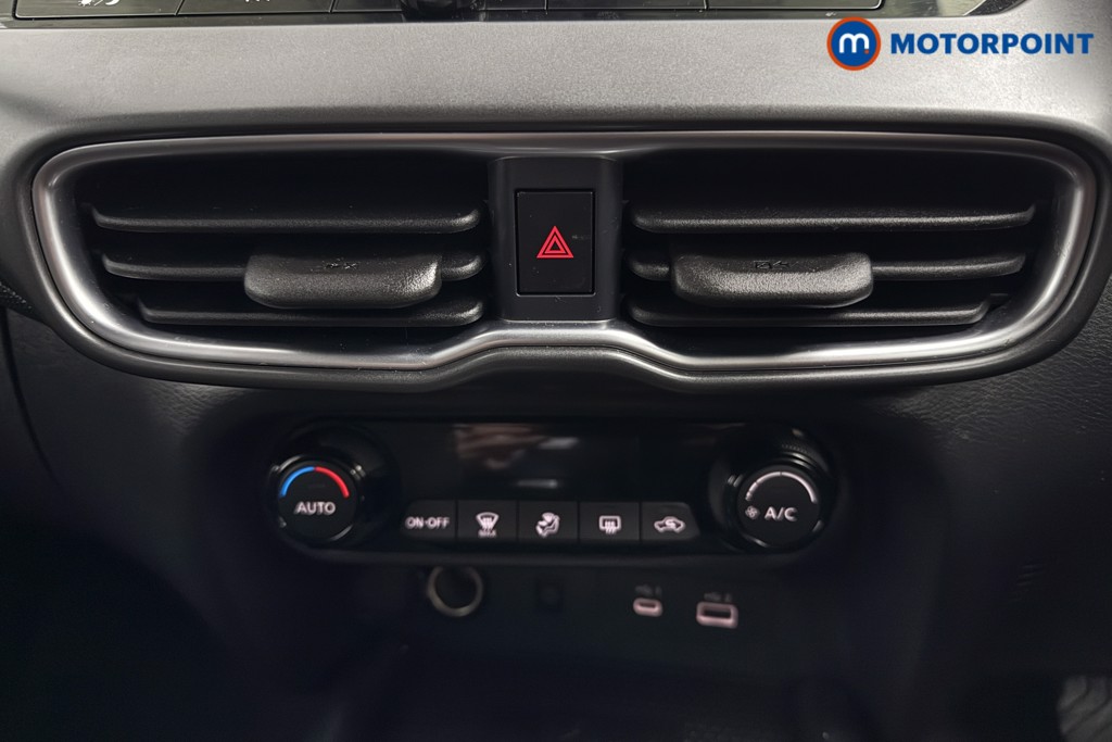 Nissan Juke N-Connecta Automatic Petrol SUV - Stock Number (1584032) - 12th supplementary image