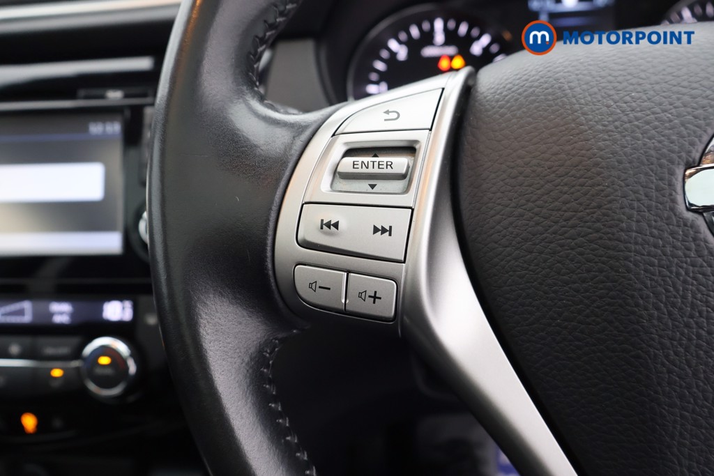 Nissan Qashqai N-Vision Manual Diesel SUV - Stock Number (1584688) - 2nd supplementary image