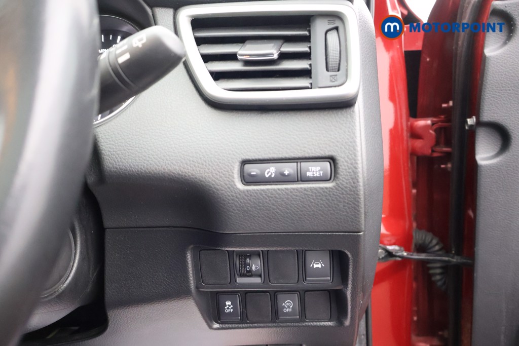 Nissan Qashqai N-Vision Manual Diesel SUV - Stock Number (1584688) - 7th supplementary image