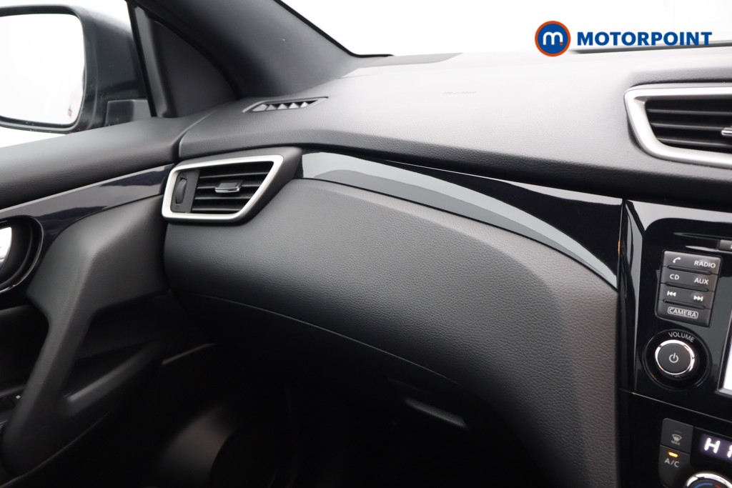 Nissan Qashqai N-Vision Manual Diesel SUV - Stock Number (1584688) - 12th supplementary image