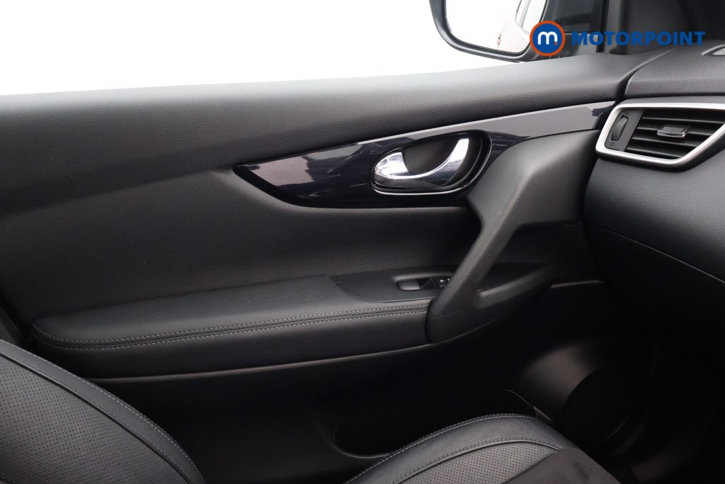Nissan Qashqai N-Vision Manual Diesel SUV - Stock Number (1584688) - 13th supplementary image