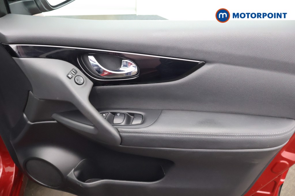 Nissan Qashqai N-Vision Manual Diesel SUV - Stock Number (1584688) - 15th supplementary image