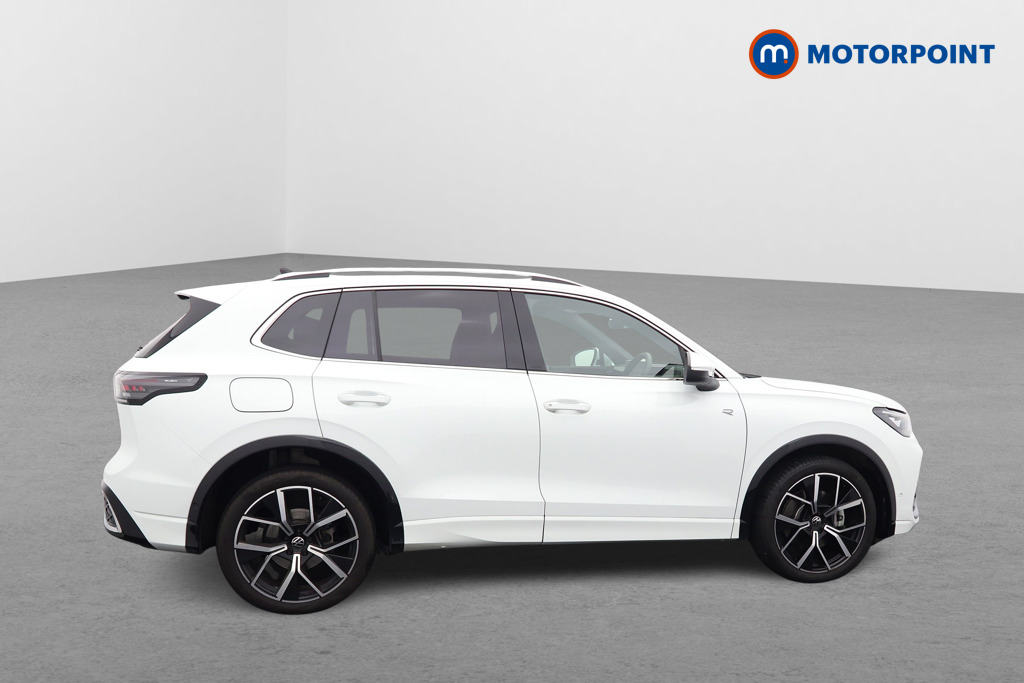Volkswagen Tiguan R-Line Automatic Diesel SUV - Stock Number (1586921) - Drivers side front corner