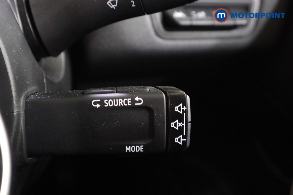 Renault Captur Iconic Automatic Petrol-Electric Hybrid SUV - Stock Number (1587374) - 6th supplementary image