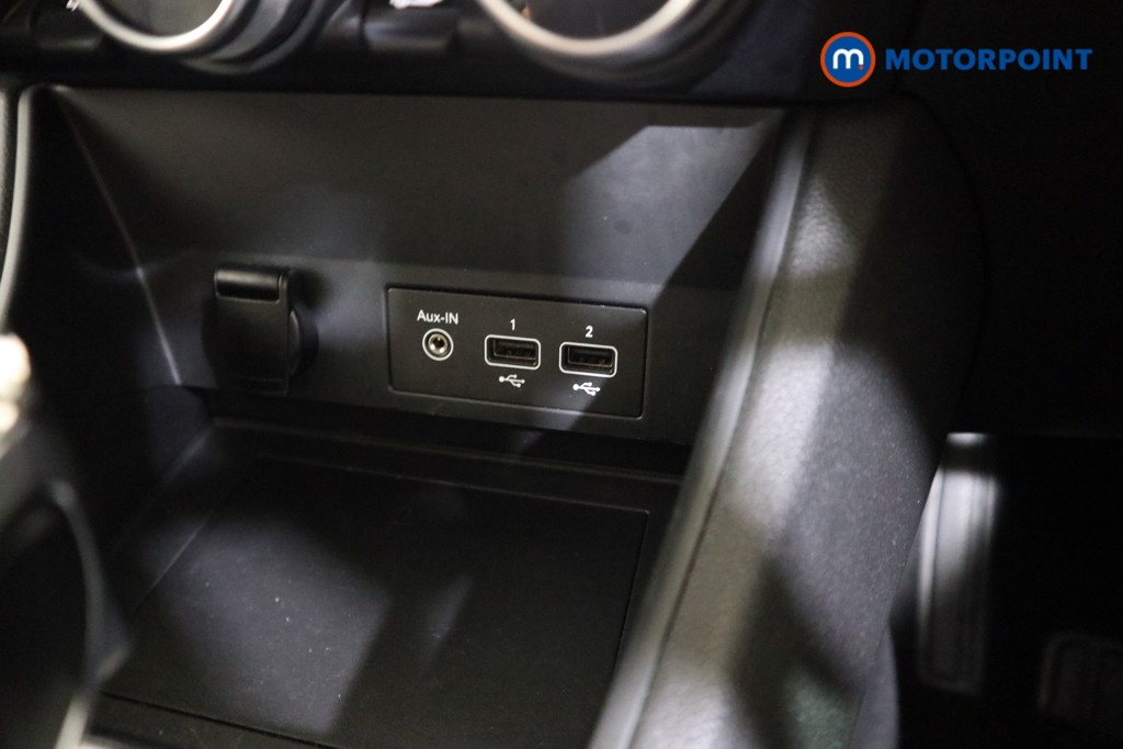 Renault Captur Iconic Automatic Petrol-Electric Hybrid SUV - Stock Number (1587374) - 10th supplementary image