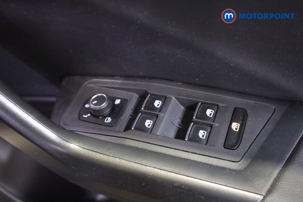 Volkswagen T-Roc R-Line Automatic Petrol SUV - Stock Number (1587596) - 11th supplementary image