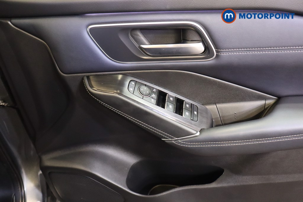 Nissan Qashqai Tekna Manual Petrol SUV - Stock Number (1587907) - 9th supplementary image