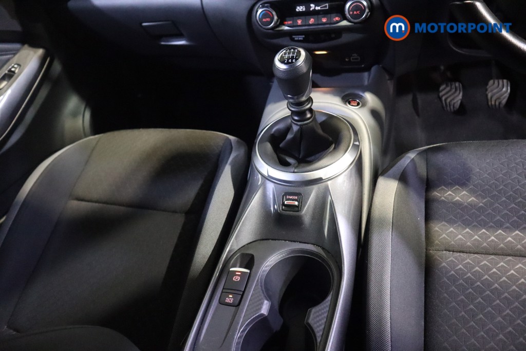 Nissan Juke N-Connecta Manual Petrol SUV - Stock Number (1588872) - 6th supplementary image